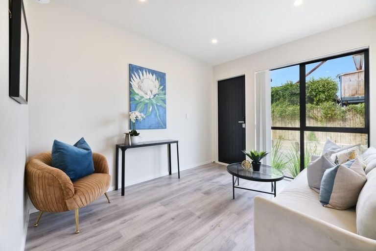 Photo of property in 6/60 Kelman Road, Kelston, Auckland, 0602
