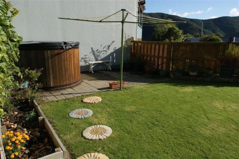 Photo of property in 1 Matai Place, Waikawa, Picton, 7220