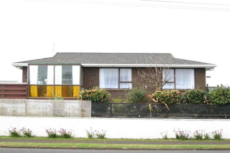 Photo of property in 2/7 Mahoe Street, Strandon, New Plymouth, 4312