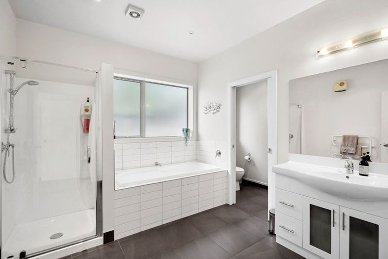 Photo of property in 12 Bovett Place, Wanaka, 9305