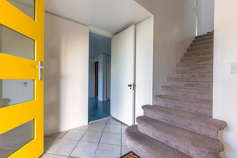 Photo of property in 28 Chelverton Terrace, Red Beach, 0932