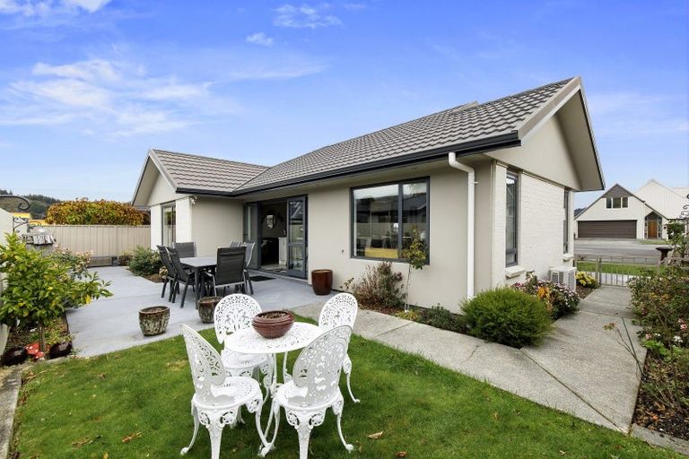 Photo of property in 5 Vernon Grove, Brown Owl, Upper Hutt, 5018