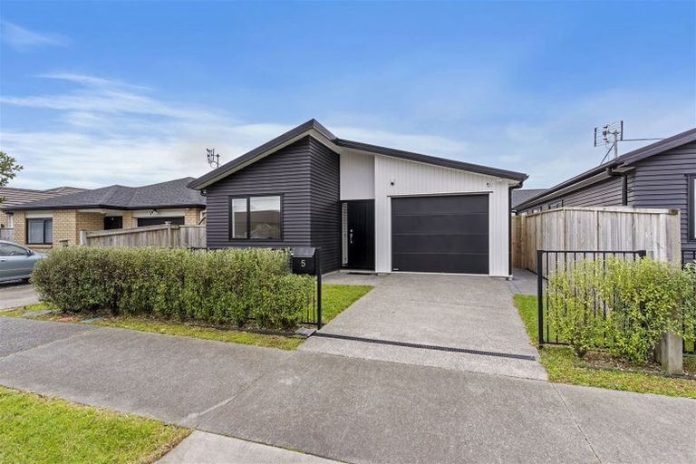 Photo of property in 5 Castlepoint Avenue, Takanini, 2110