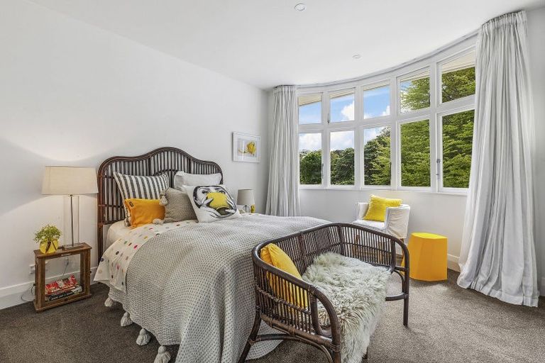 Photo of property in 19 Lower North Terrace, Kelburn, Wellington, 6012