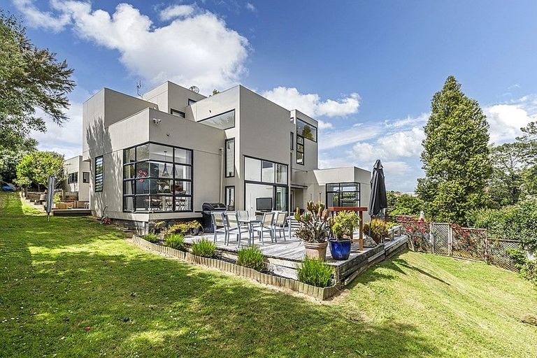 Photo of property in 31 Waipuia Place, Greenhithe, Auckland, 0632