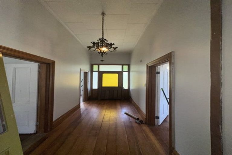 Photo of property in 121 Wellington Street, Picton, 7220