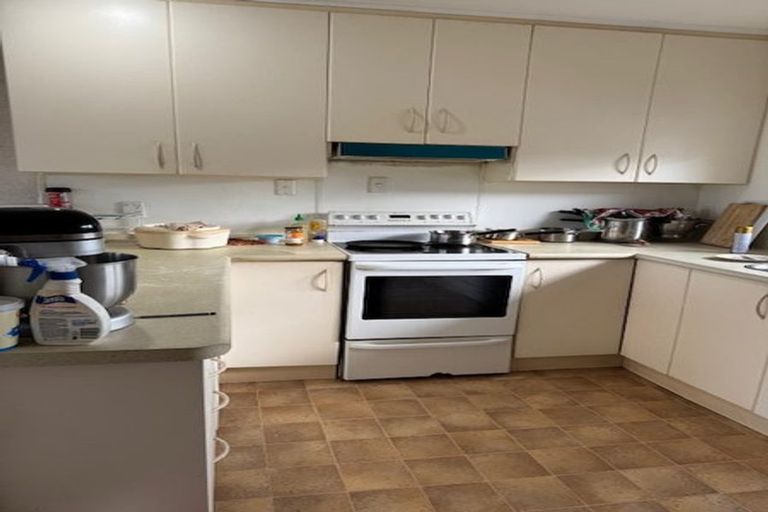 Photo of property in 2 Wells Road, Bucklands Beach, Auckland, 2012