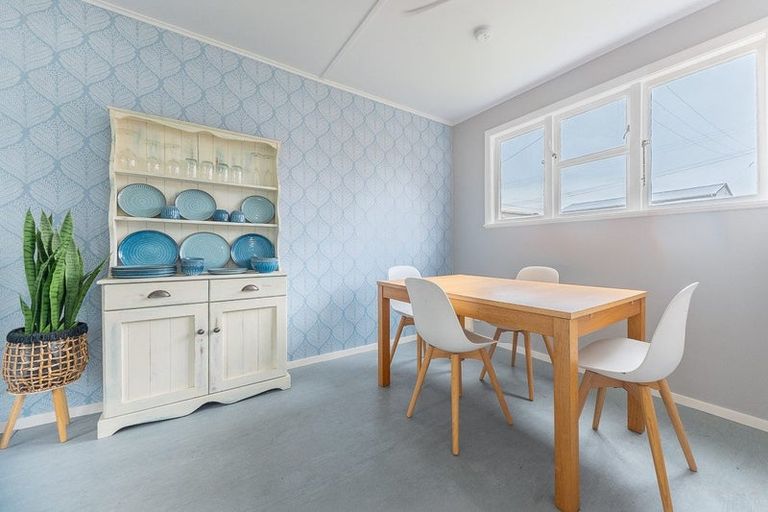 Photo of property in 76-78 Sievers Grove, Cannons Creek, Porirua, 5024