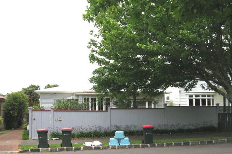 Photo of property in 67 Dignan Street, Point Chevalier, Auckland, 1022