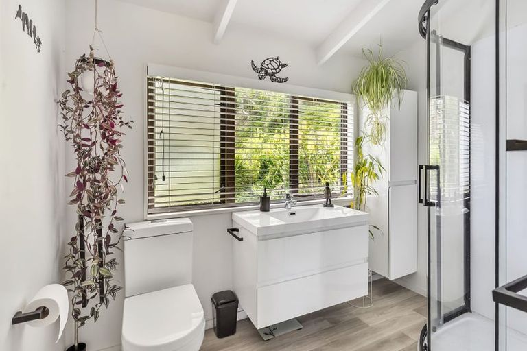 Photo of property in 15a Centennial Drive, Whitianga, 3510