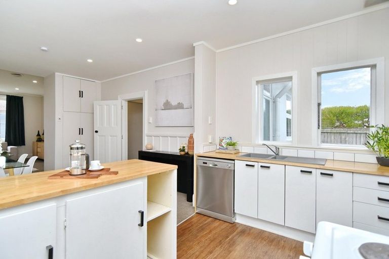 Photo of property in 32 Medway Street, Richmond, Christchurch, 8013