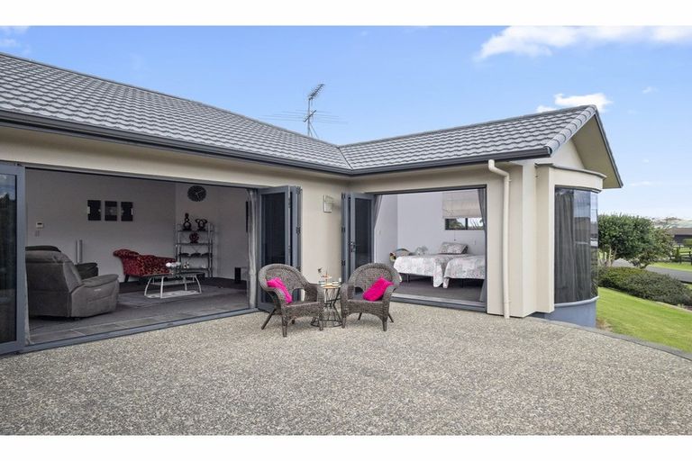 Photo of property in 1 Gleaming Place, Waiuku, 2123