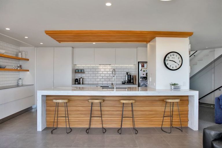 Photo of property in Weekeston Apartments, 2 Nobs Line, Strandon, New Plymouth, 4312