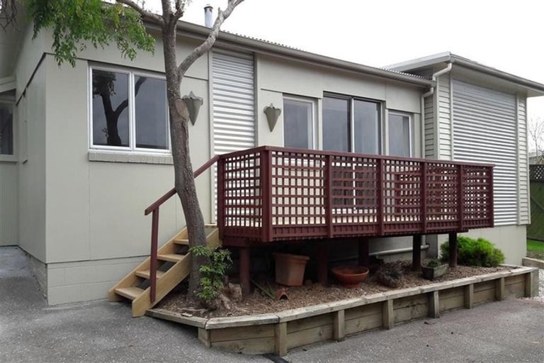 Photo of property in 19 Chivalry Road, Glenfield, Auckland, 0629