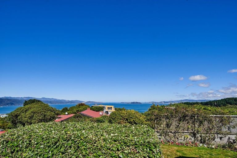 Photo of property in 63 Maungaraki Road, Korokoro, Lower Hutt, 5012