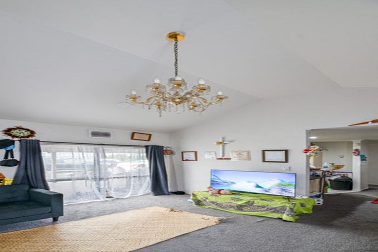 Photo of property in 74 Hetherington Road, Ranui, Auckland, 0612
