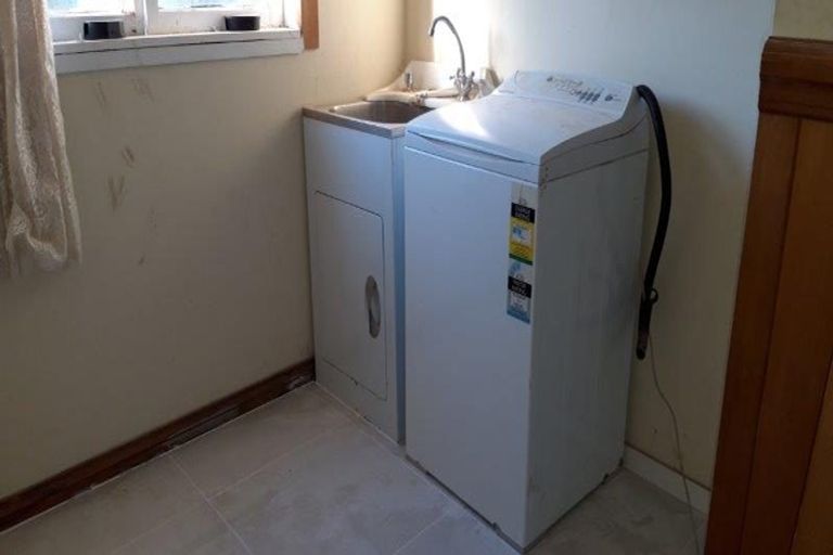 Photo of property in 27 Avonhead Road, Avonhead, Christchurch, 8042