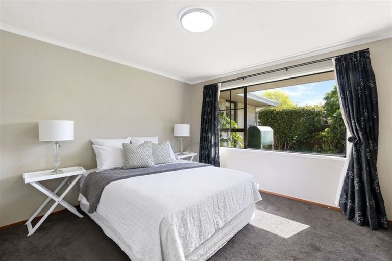 Photo of property in 274 Memorial Avenue, Burnside, Christchurch, 8053