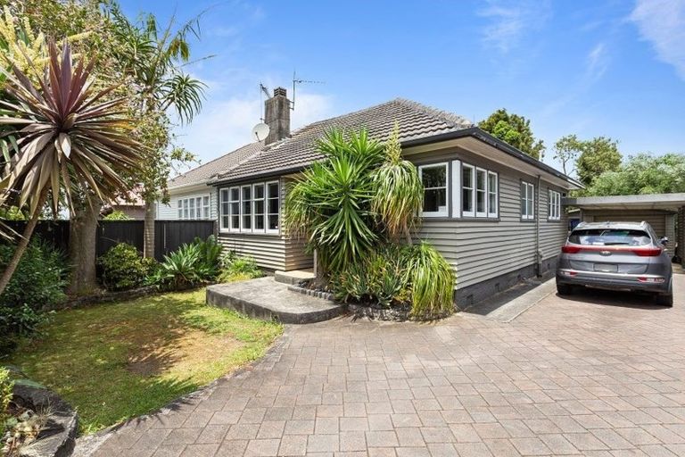 Photo of property in 32 Onewa Road, Northcote Point, Auckland, 0627