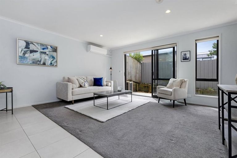 Photo of property in 8 Akeake Lane, Manurewa, Auckland, 2102