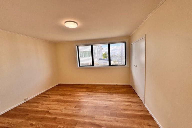 Photo of property in 18 Kelwyn Road, Kelston, Auckland, 0602