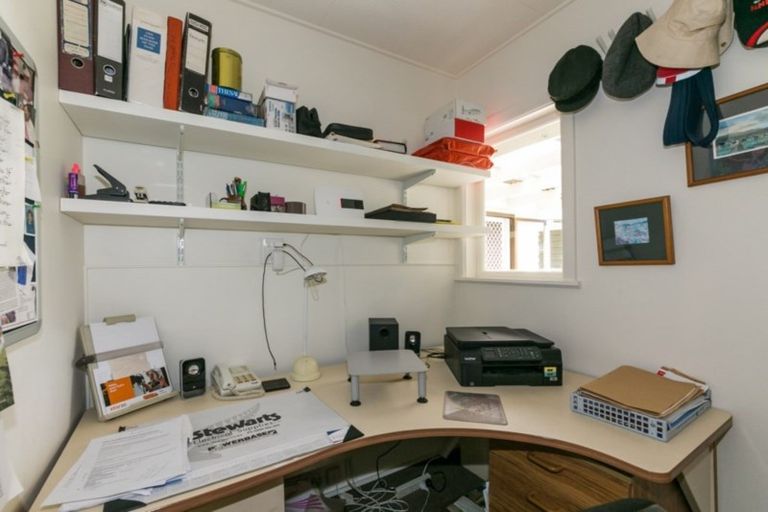 Photo of property in 12 Margaret Avenue, Havelock North, 4130