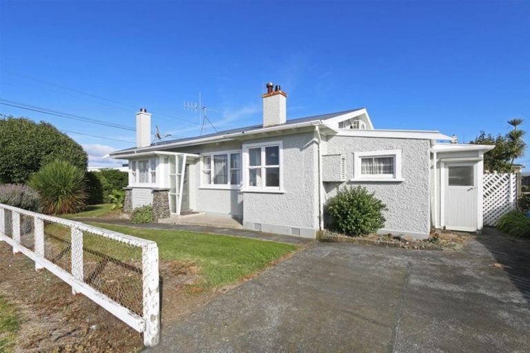 Photo of property in 28 Napier Street, Opunake, 4616