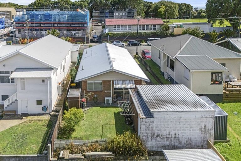 Photo of property in 28b Pendarves Street, New Plymouth, 4310
