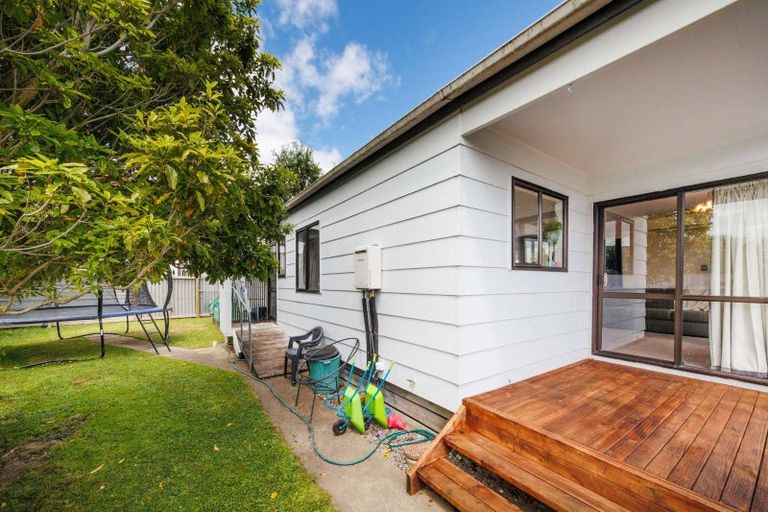 Photo of property in 27 Newton Place, Westbrook, Palmerston North, 4412