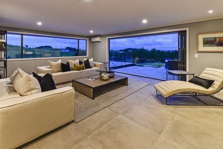 Photo of property in 1568 Old North Road, Helensville, 0875