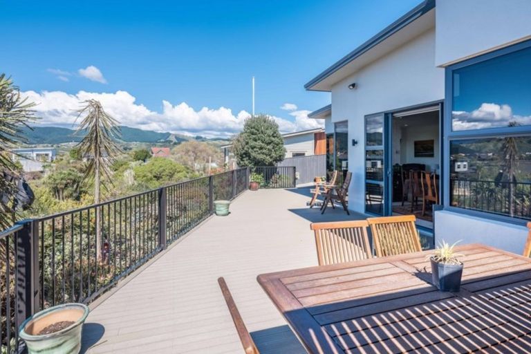 Photo of property in 10 Simpson Crescent, Raumati Beach, Paraparaumu, 5032