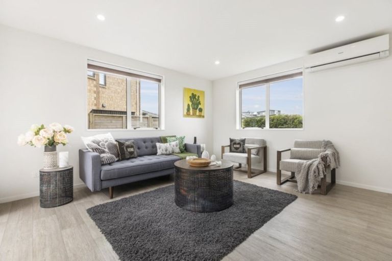 Photo of property in 114 Grand Drive, Orewa, 0931