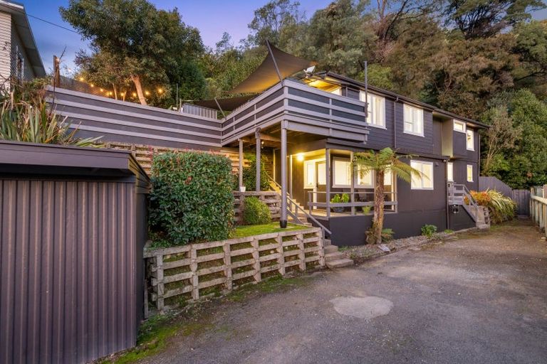 Photo of property in 33 Milton Terrace, Picton, 7220