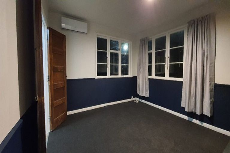 Photo of property in 106 Moorefield Road, Johnsonville, Wellington, 6037