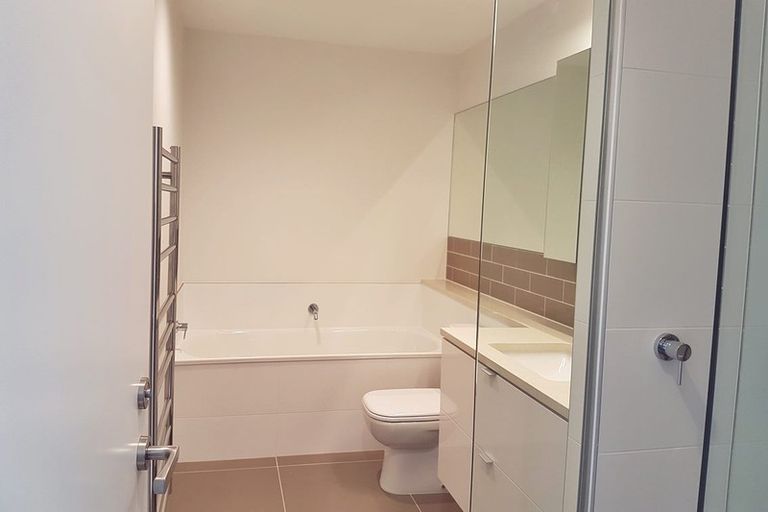 Photo of property in 254 Hobsonville Point Road, Hobsonville, Auckland, 0616