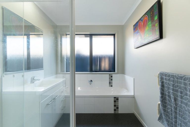 Photo of property in 158 Doncaster Drive, Papamoa Beach, Papamoa, 3118