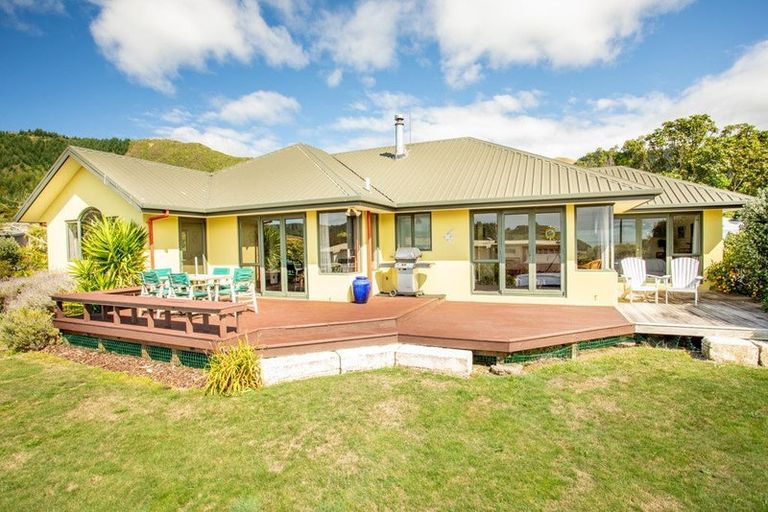 Photo of property in 28 Nyhane Drive, Ligar Bay, Takaka, 7183