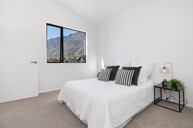 Photo of property in 2 Soudley Court, Jacks Point, Queenstown, 9371