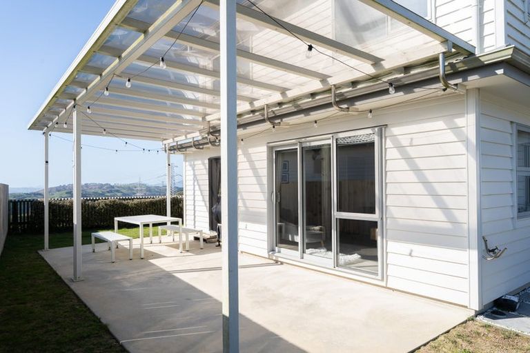 Photo of property in 35 Havana Rise, Grenada Village, Wellington, 6037