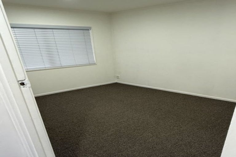 Photo of property in 2/224 Massey Road, Mangere East, Auckland, 2024