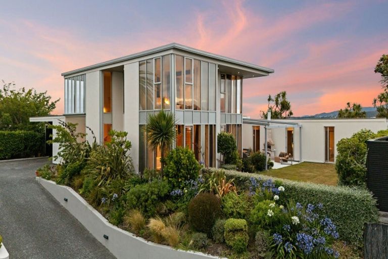 Photo of property in 6 Stormanstown Way, Seatoun, Wellington, 6022