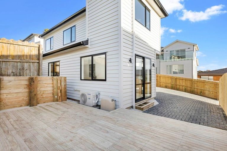 Photo of property in 6b Dalwhinnie Parade, Highland Park, Auckland, 2010