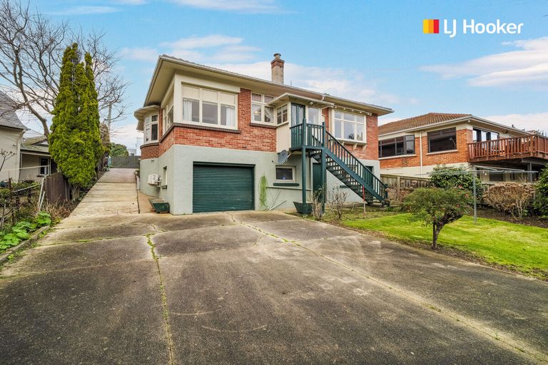 Photo of property in 24 Cliffs Road, Saint Clair, Dunedin, 9012
