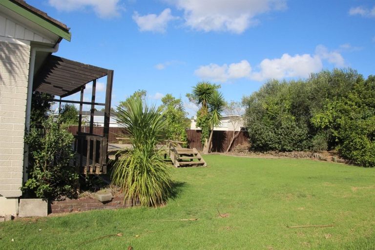 Photo of property in 17 Bodi Place, Te Atatu South, Auckland, 0610