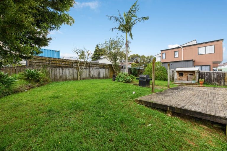Photo of property in 19 Crosby Road, West Harbour, Auckland, 0618