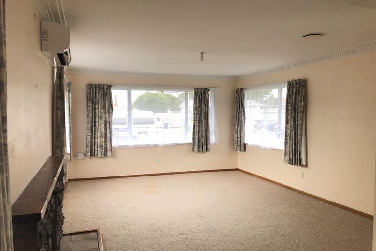 Photo of property in 23 Fairdene Avenue, Henderson, Auckland, 0610