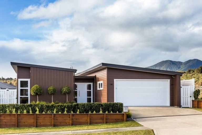 Photo of property in 28 Victoria Street, Richmond Heights, Taupo, 3330