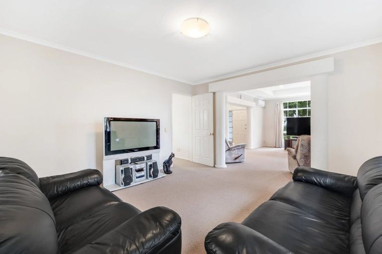 Photo of property in 198 Botany Road, Botany Downs, Auckland, 2010