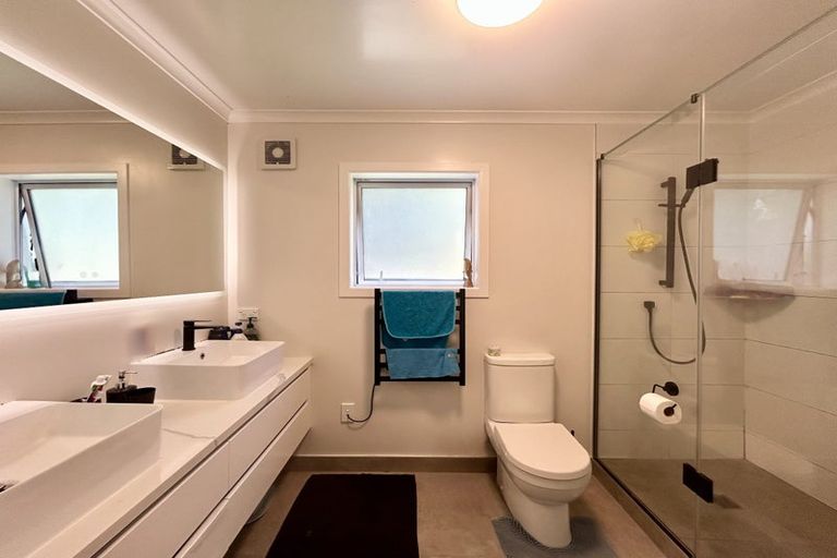 Photo of property in 2/38 Tramway Road, Beach Haven, Auckland, 0626