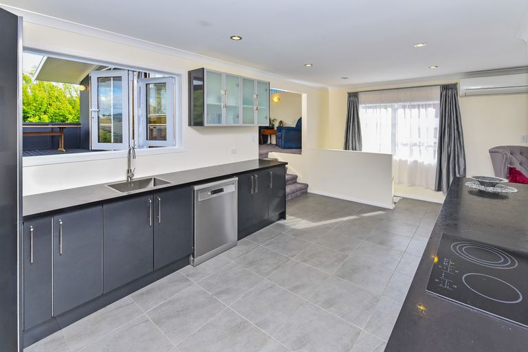 Photo of property in 10 Sunnypark Avenue, Rosehill, Papakura, 2113